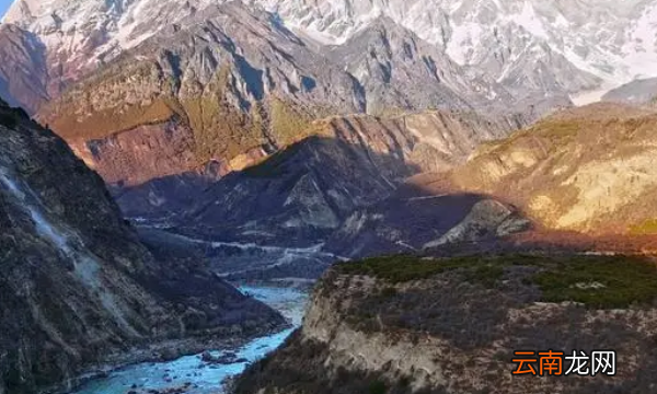 世界上最大的峡谷是，最大的峡谷是雅鲁藏布大峡谷吗